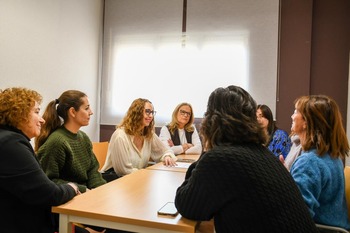 Sara Simón visita el Centro de la Mujer de Mondéjar