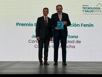 Premian a Fernández Sanz por sus 10 años de consejero
