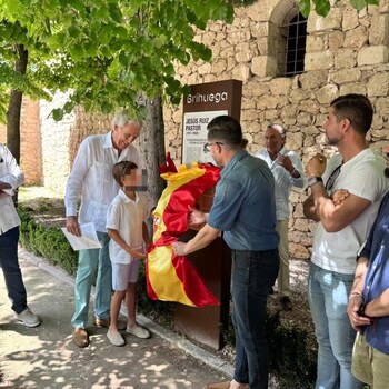 Brihuega inaugura un tótem en homenaje a Jesús Ruiz Pastor